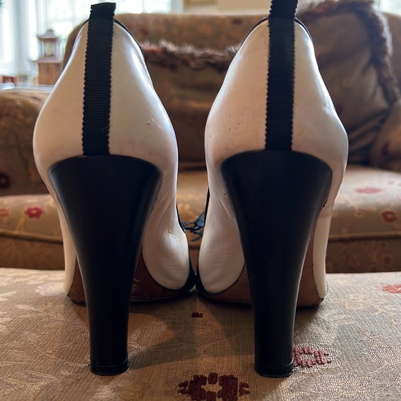 3/$36 Marc Jacobs Bow Heel - Picture 9 of 10